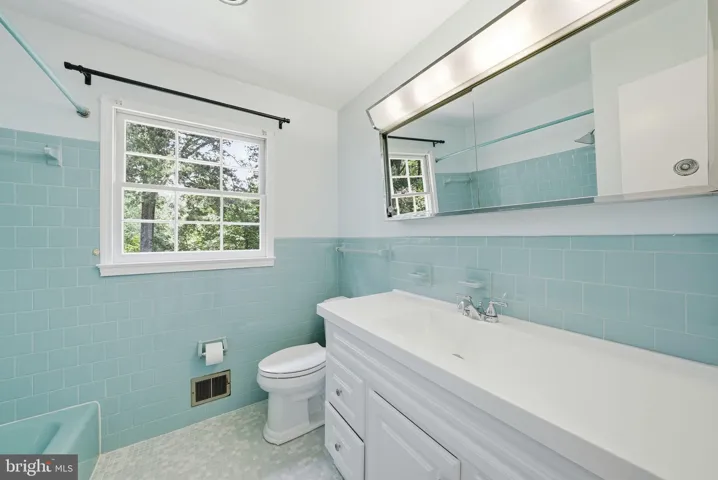 8640 Gateshead Road, Alexandria, VA 22309