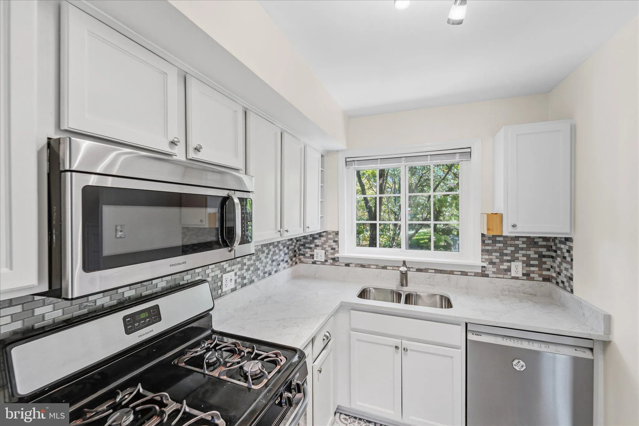 3226 GUNSTON ROAD, Alexandria, VA 22302
