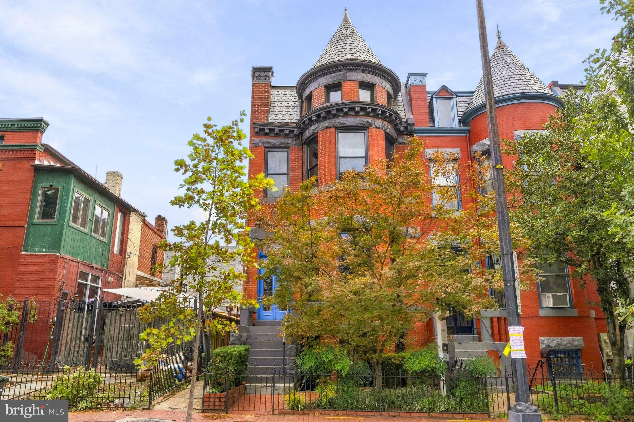 210 8TH STREET, Washington, DC 20003