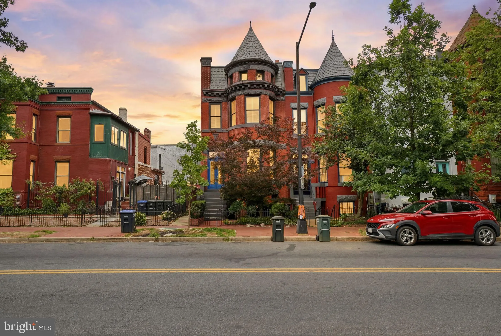 210 8TH STREET, Washington, DC 20003