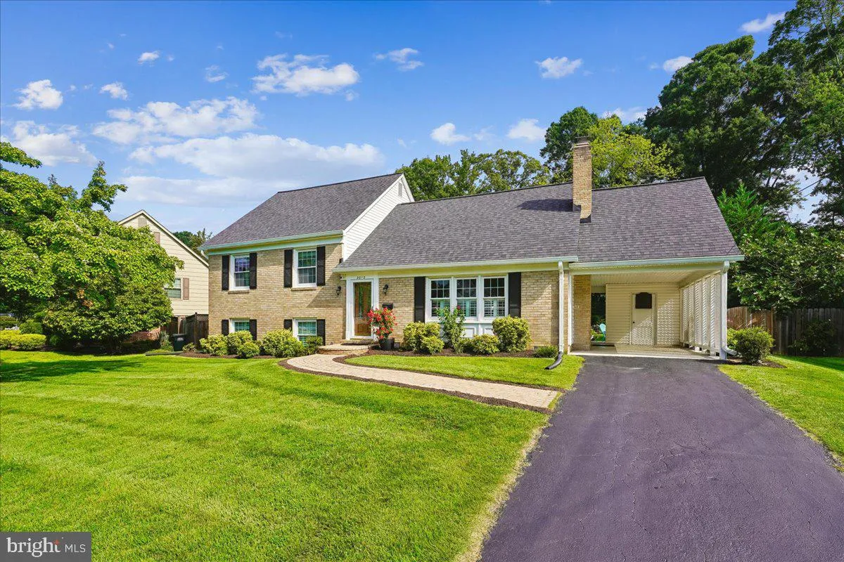 2012 RAMPART DRIVE, Alexandria, VA 22308