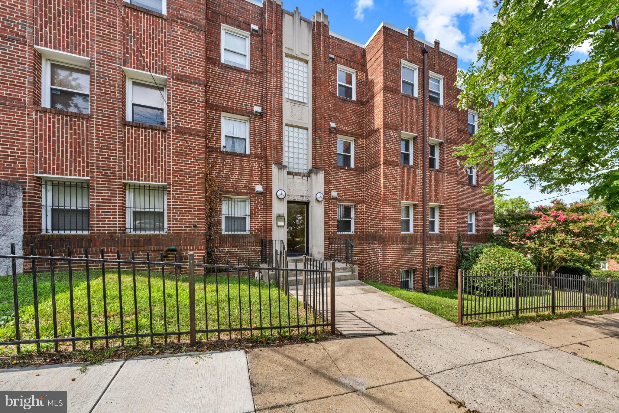 1800 28TH PLACE, Washington, DC 20020