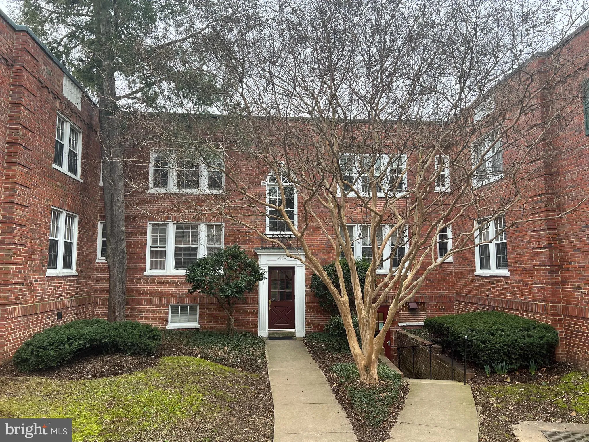 1808 QUEENS LANE, Arlington, VA 22201