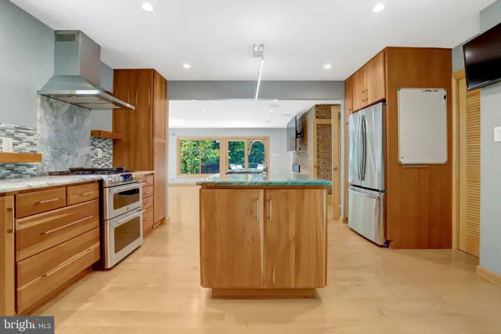 6030 Berwynd Road, Fairfax, VA 22030