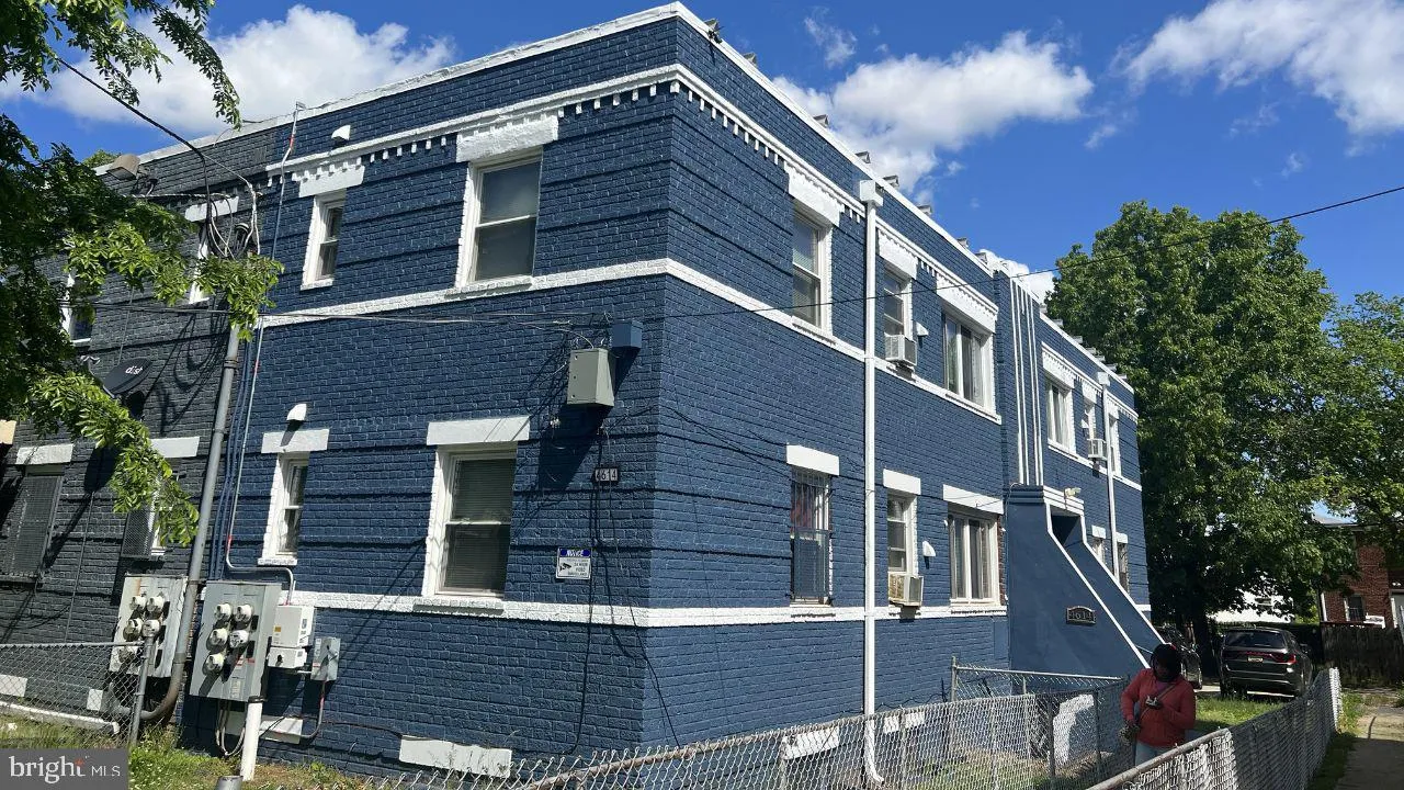 4614 HILLSIDE ROAD, Washington, DC 20019