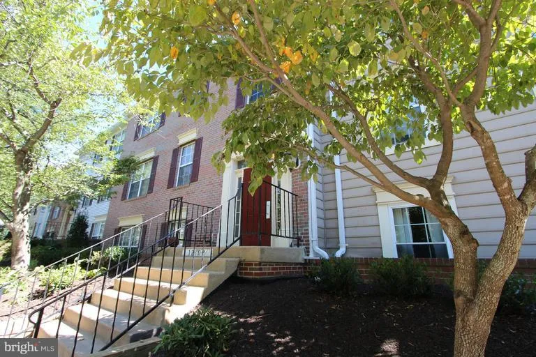 12102 GREEN LEAF COURT, Fairfax, VA 22033