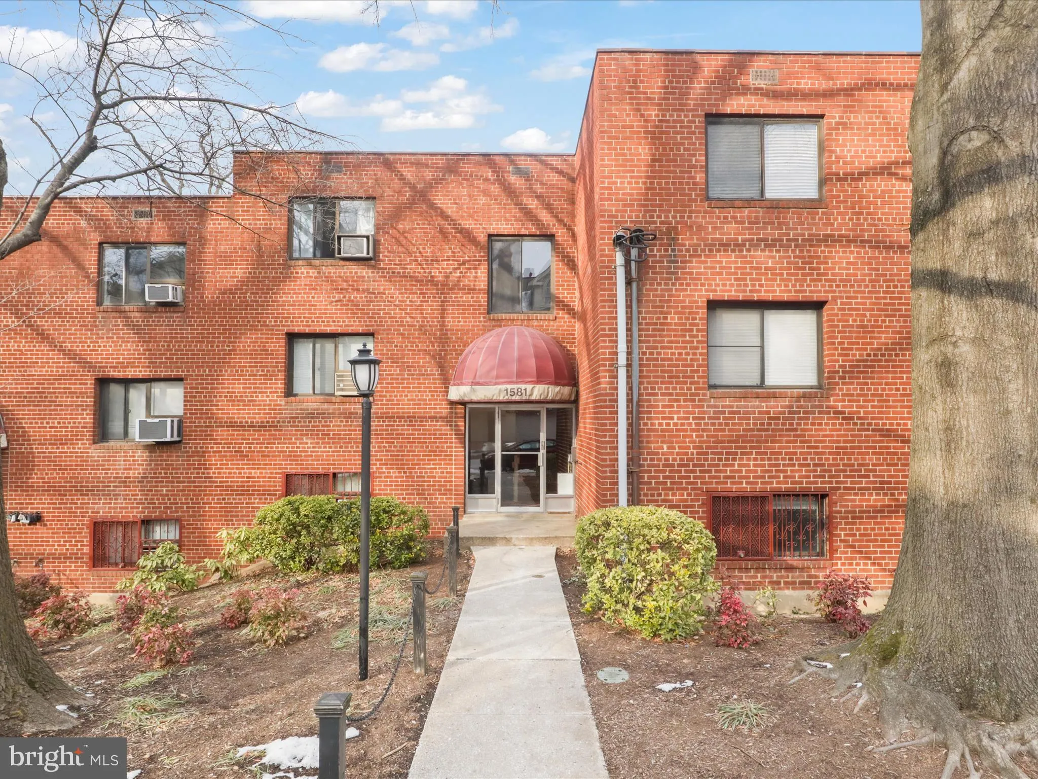 1581 COLONIAL TERRACE, Arlington, VA 22209