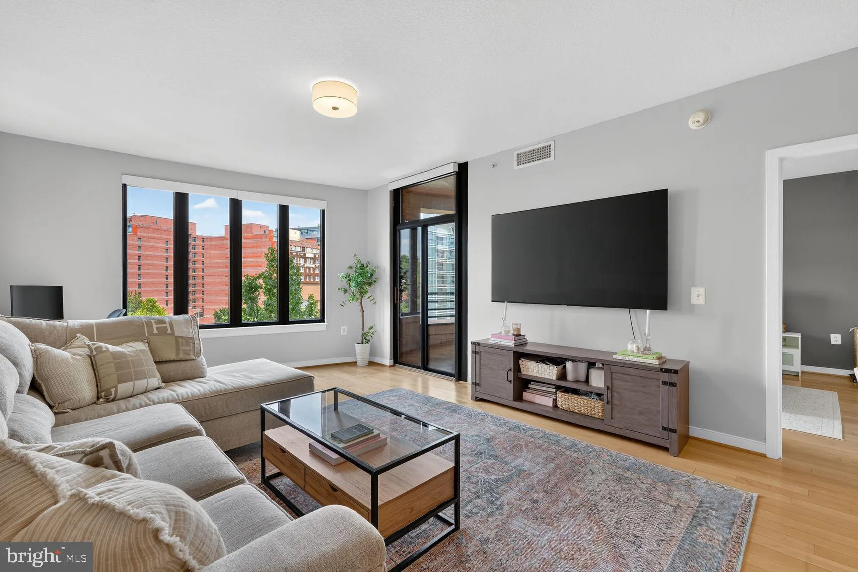 1010 MASSACHUSETTS AVENUE, Washington, DC 20001