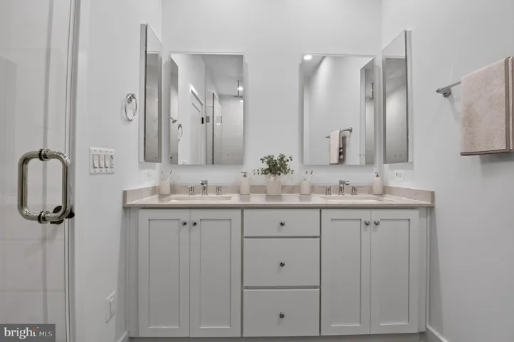 5017 Dulcet Dr, Kensington, MD 20895