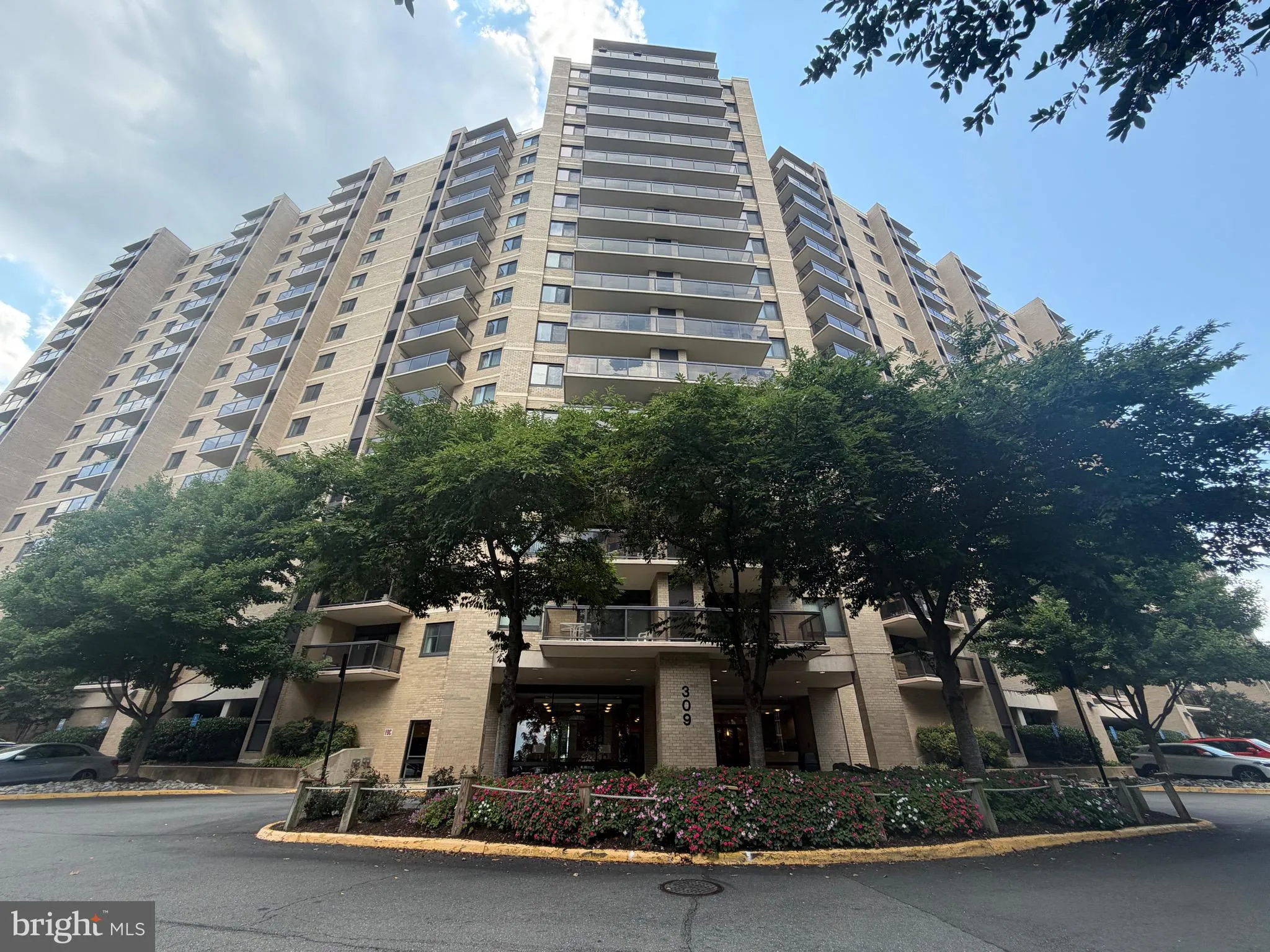 309 YOAKUM PARKWAY, Alexandria, VA 22304