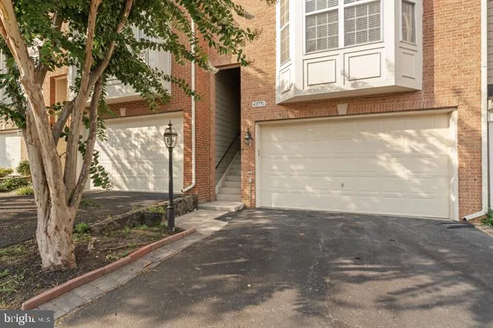 43770 Lees Mill Square, Leesburg, VA 20176