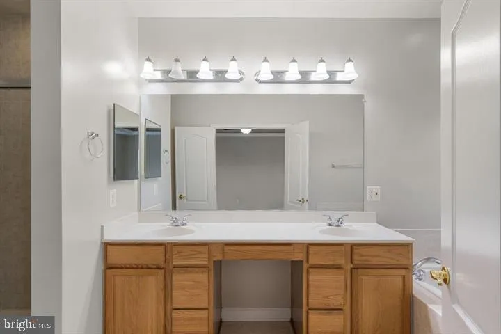 43770 Lees Mill Square, Leesburg, VA 20176