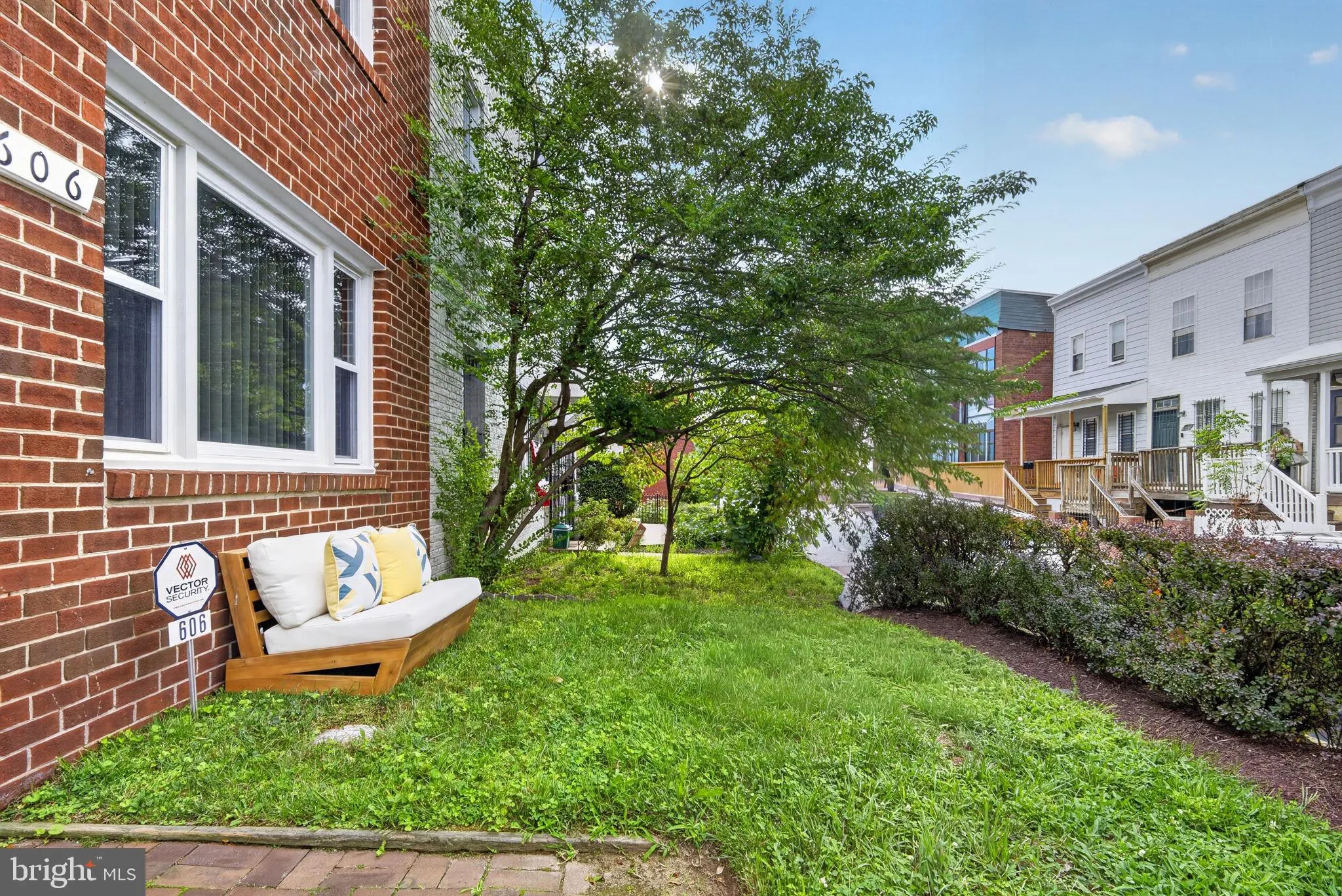 606 NEWTON PLACE, Washington, DC 20010