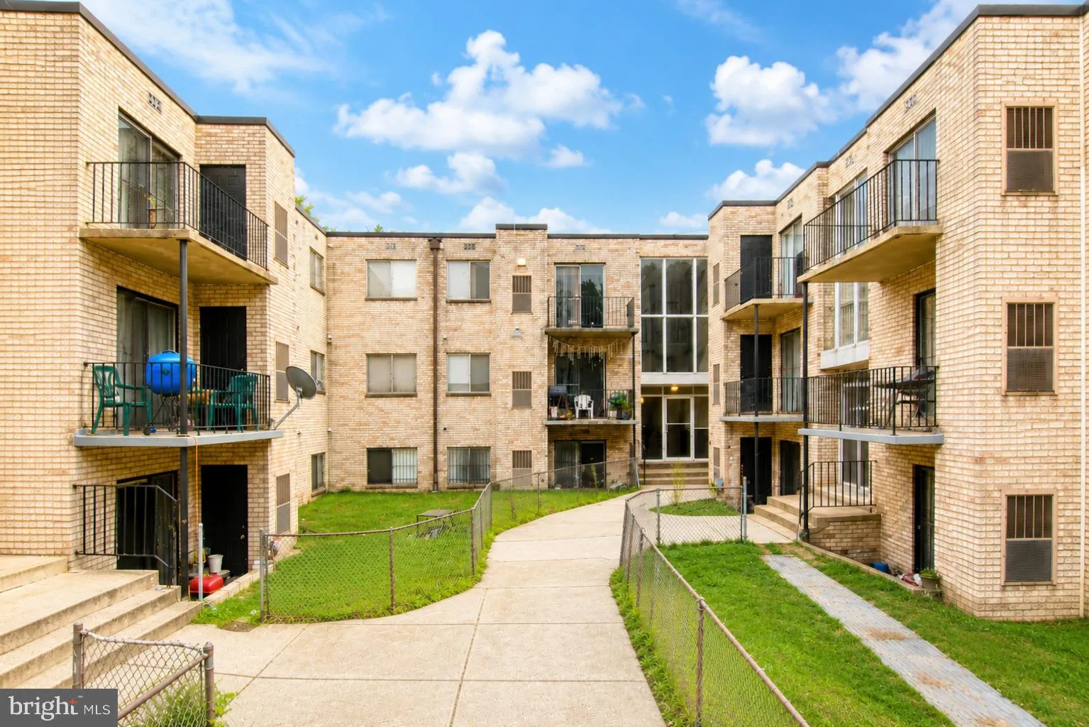 4921 QUARLES STREET, Washington, DC 20019