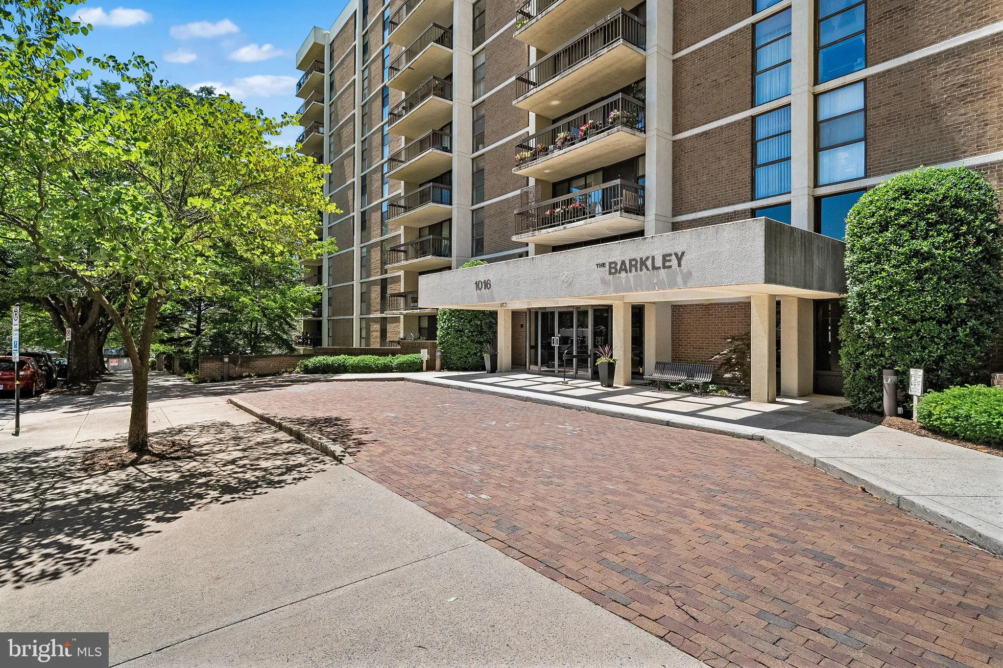 1016 WAYNE STREET, Arlington, VA 22204