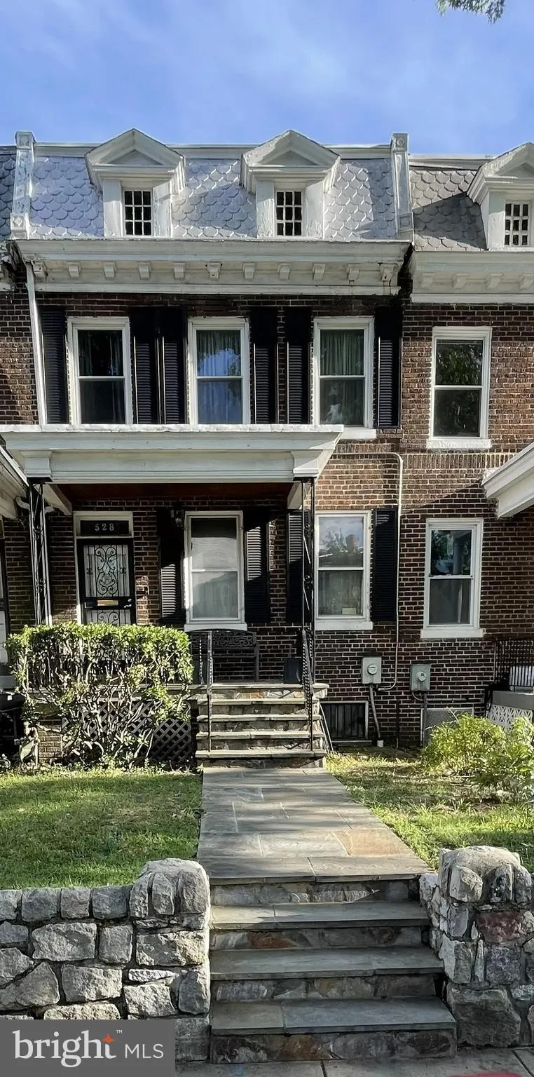 528 TAYLOR STREET, Washington, DC 20011