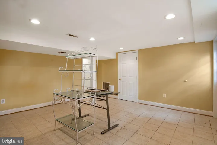 6807 Dean Drive, Mclean, VA 22101
