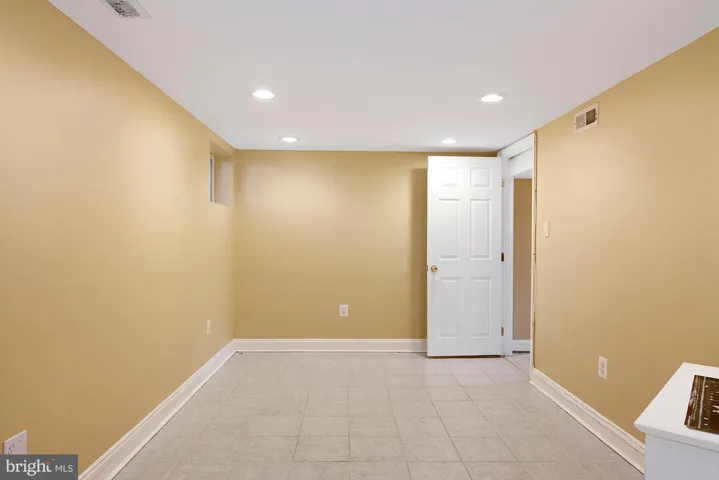 6807 Dean Drive, Mclean, VA 22101