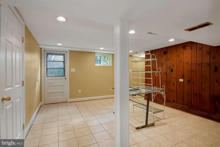 6807 Dean Drive, Mclean, VA 22101