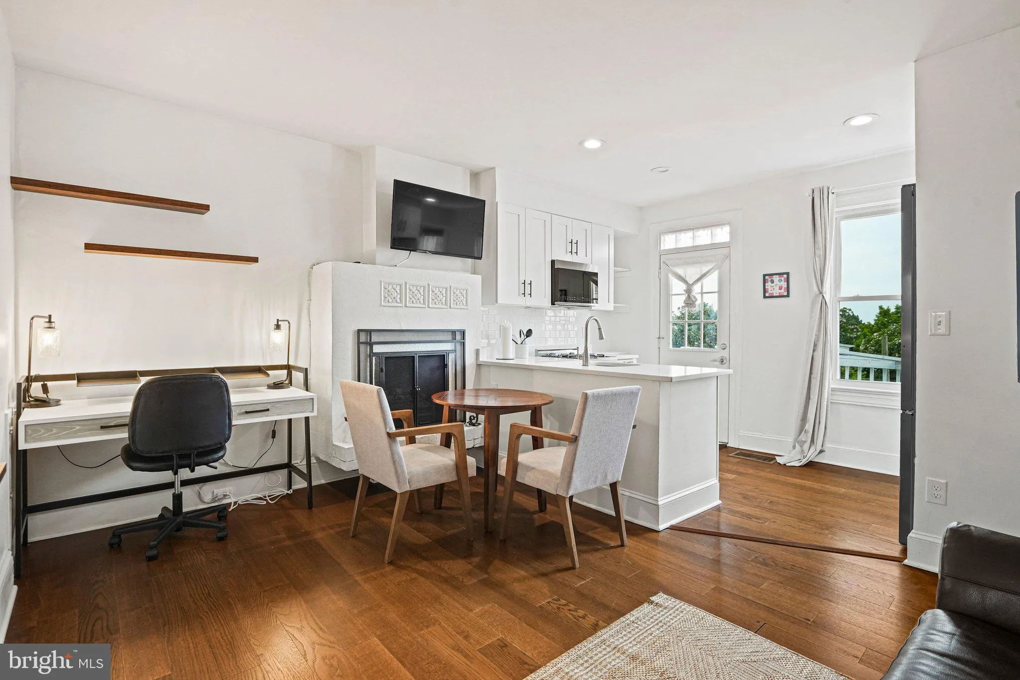 409 CONSTITUTION AVENUE, Washington, DC 20002