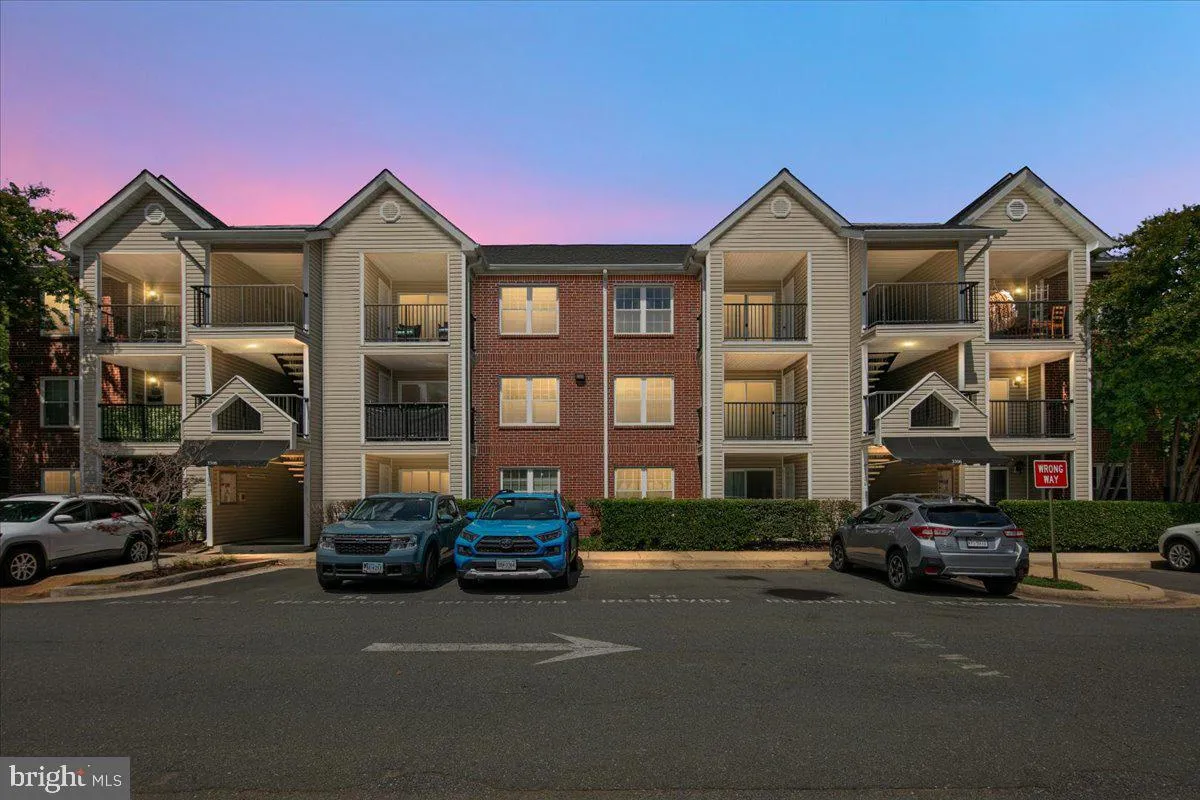3306 WYNDHAM CIRCLE, Alexandria, VA 22302
