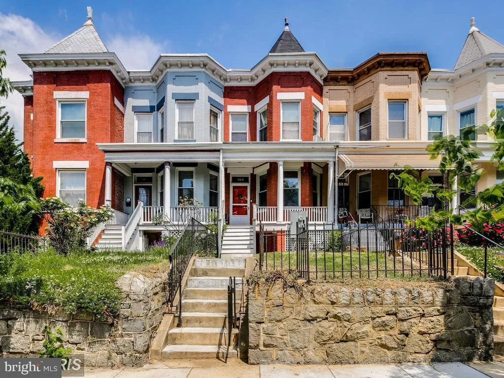 104 R ST #A, Washington, DC 20002