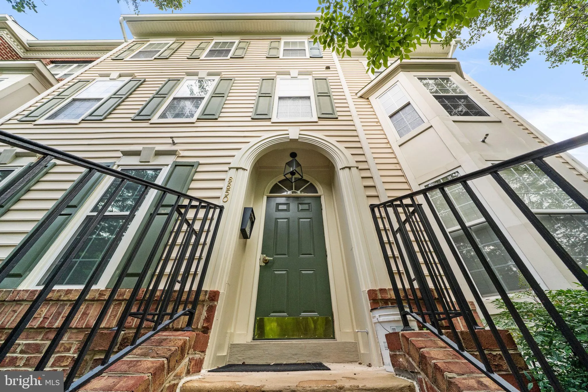 8850 ASHGROVE HOUSE LANE, Vienna, VA 22182