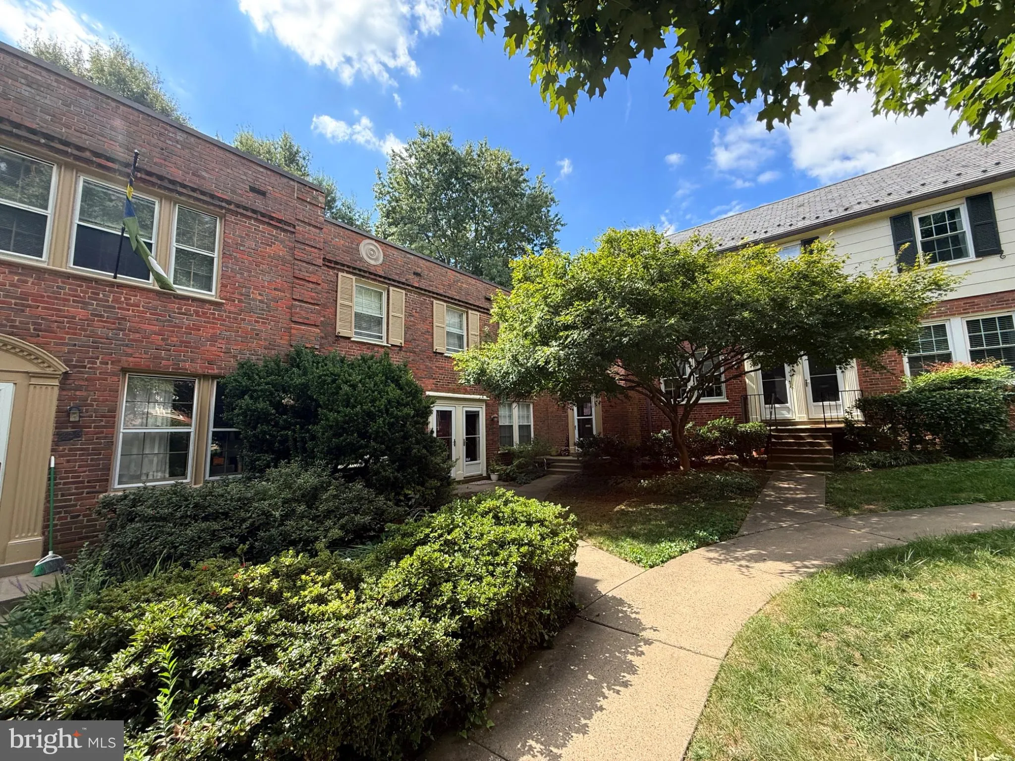 1400 BARTON STREET, Arlington, VA 22204