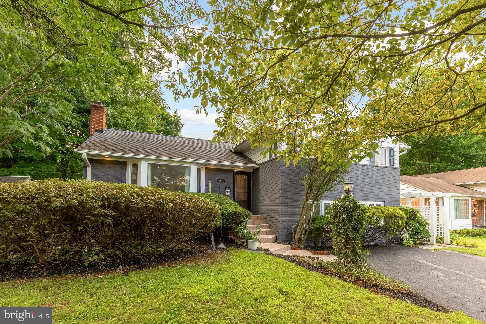 5910 GREENTREE ROAD, Bethesda, MD 20817