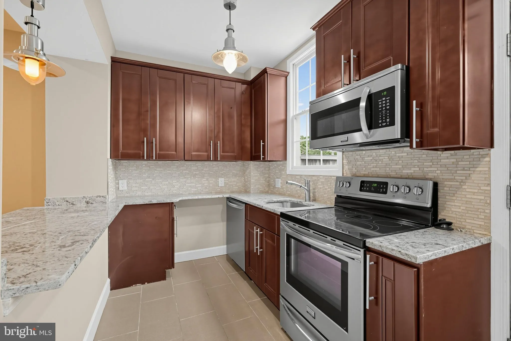 208 T STREET, Washington, DC 20002