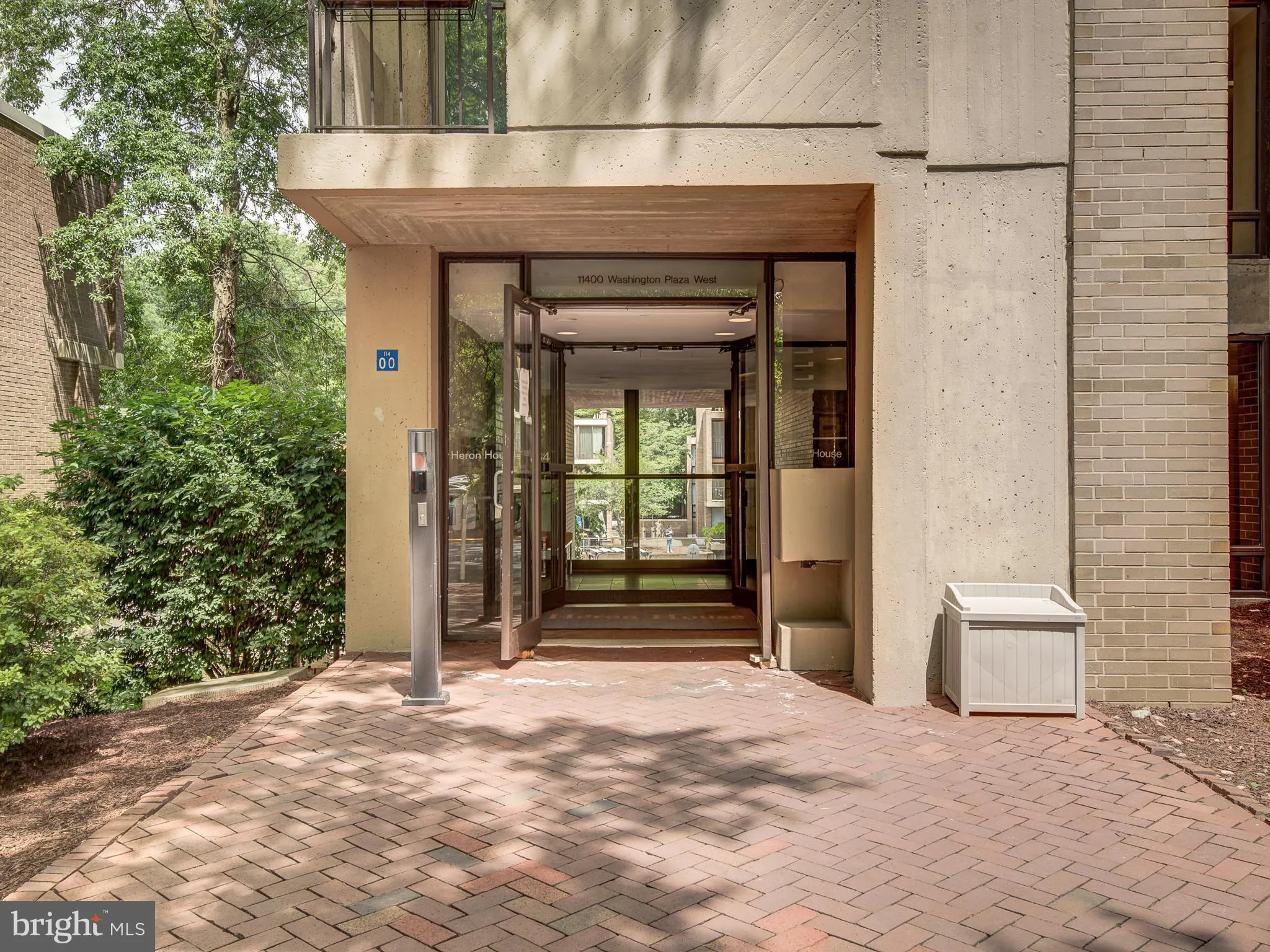 11400 WASHINGTON PLAZA, Reston, VA 20190