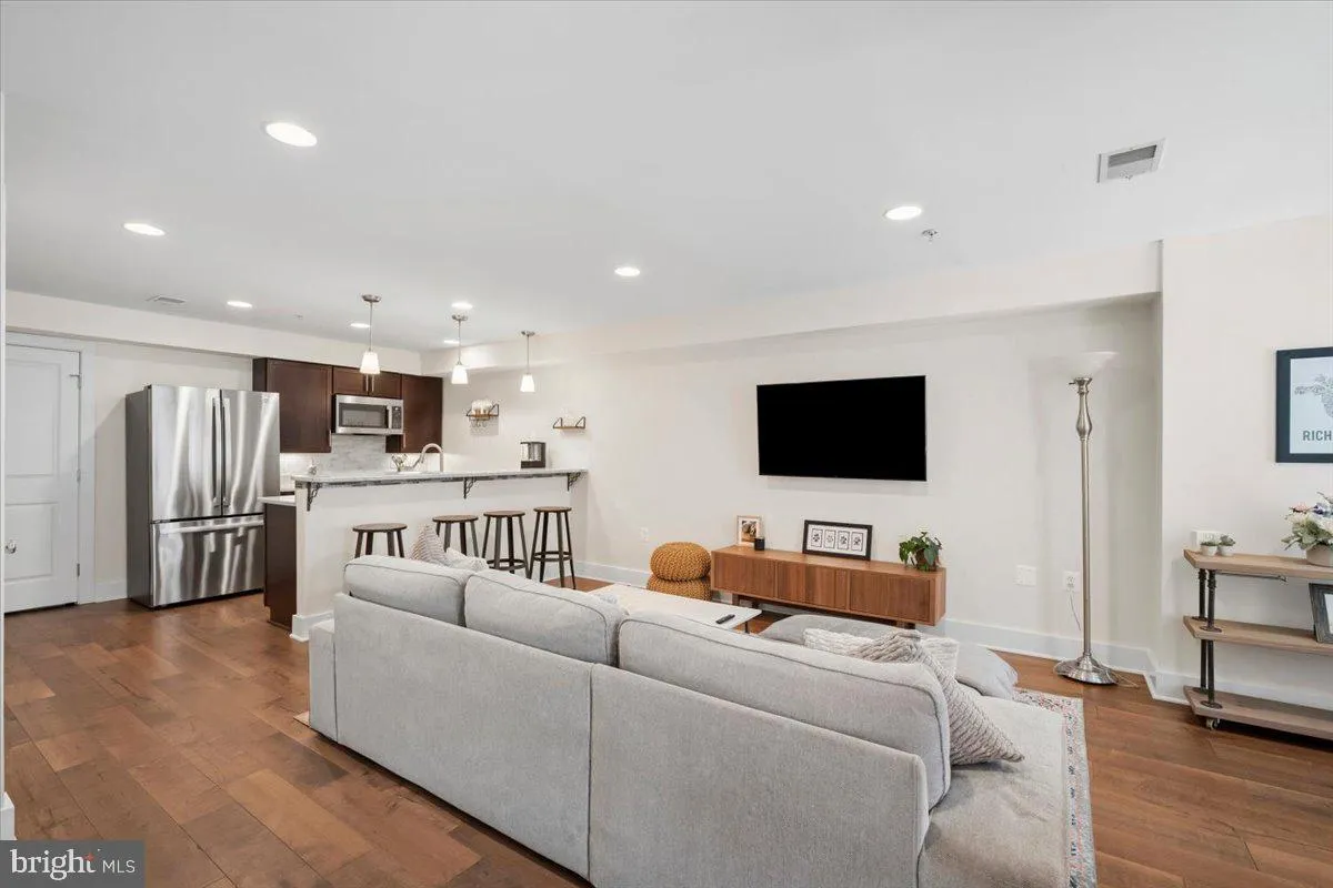 2505 17TH STREET, Washington, DC 20009