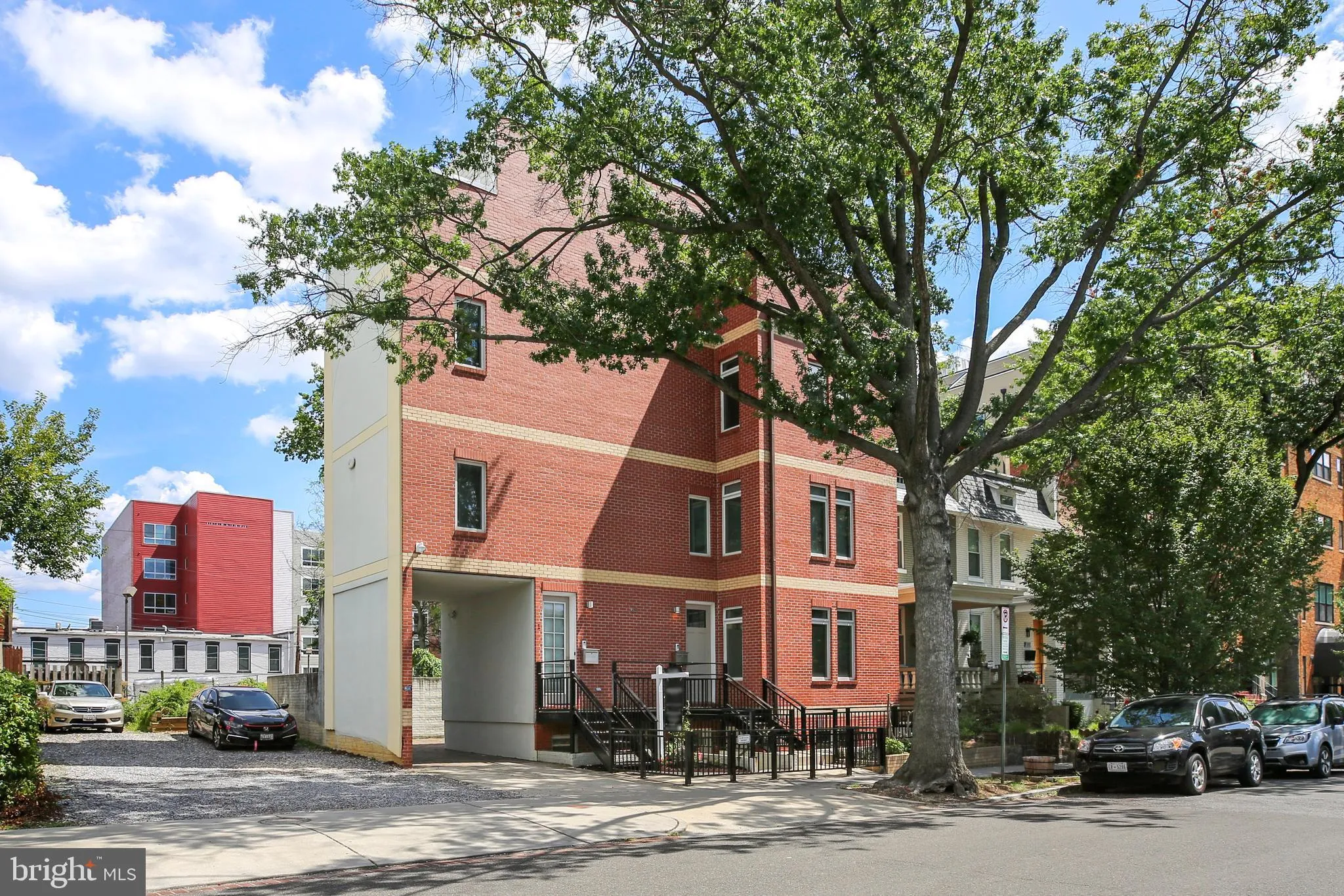 915 3RD STREET, Washington, DC 20002