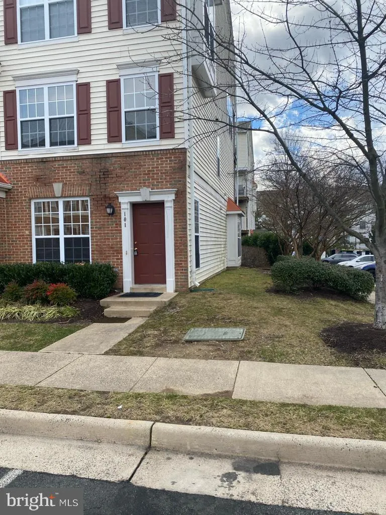2490 QUICK STREET, Herndon, VA 20171