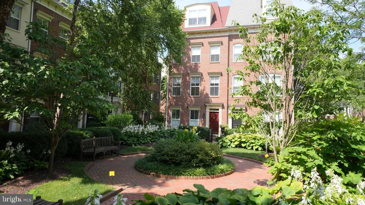 722 CAPITOL SQUARE PLACE, Washington, DC 20024
