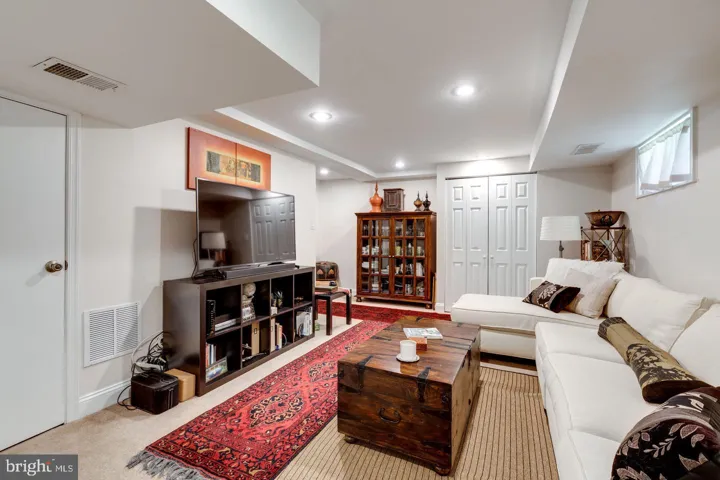247 Evans Ln, Alexandria, Virginia 22305