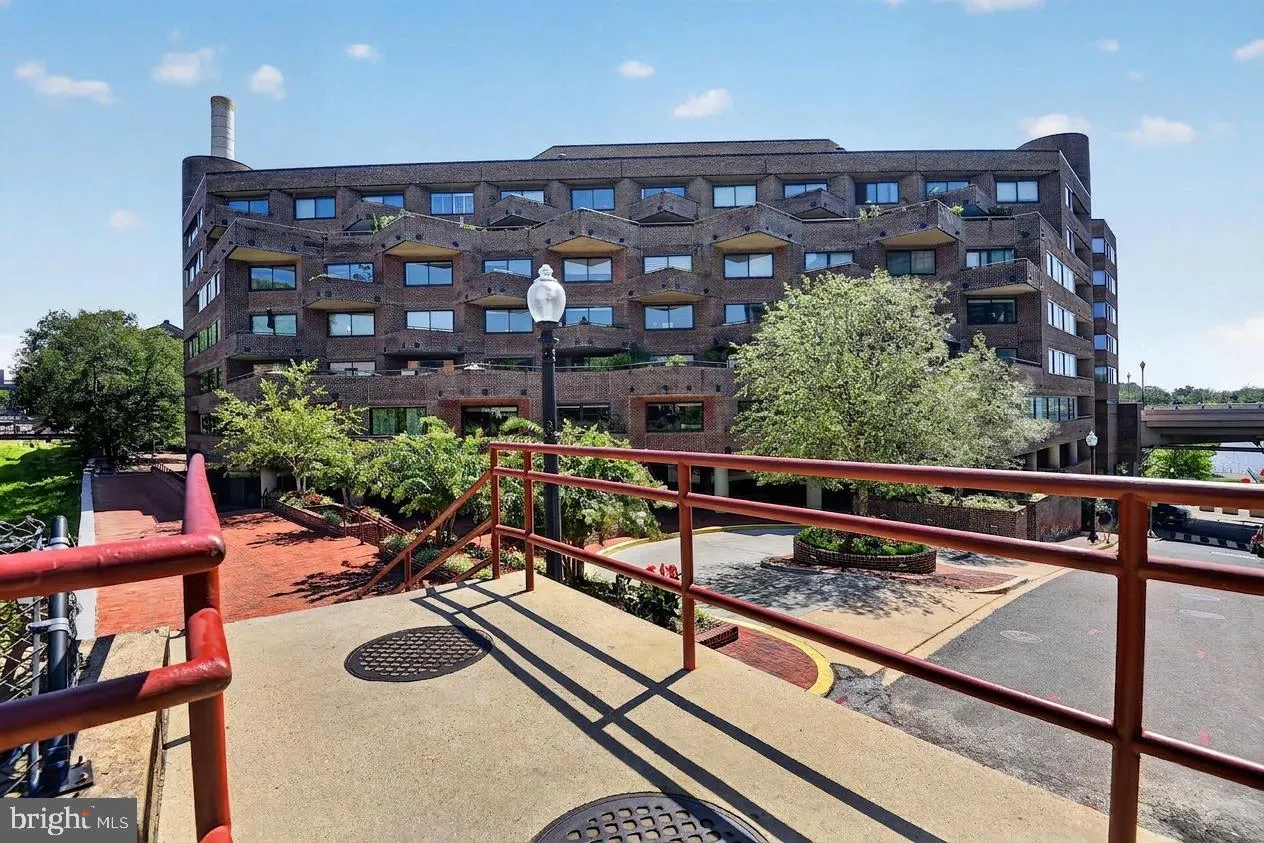 1015 33RD STREET, Washington, DC 20007
