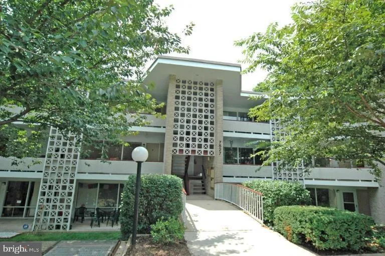 7527 SPRING LAKE DRIVE, Bethesda, MD 20817