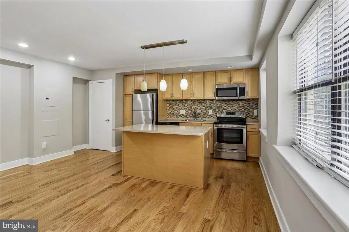 212 OAKWOOD STREET, Washington, DC 20032