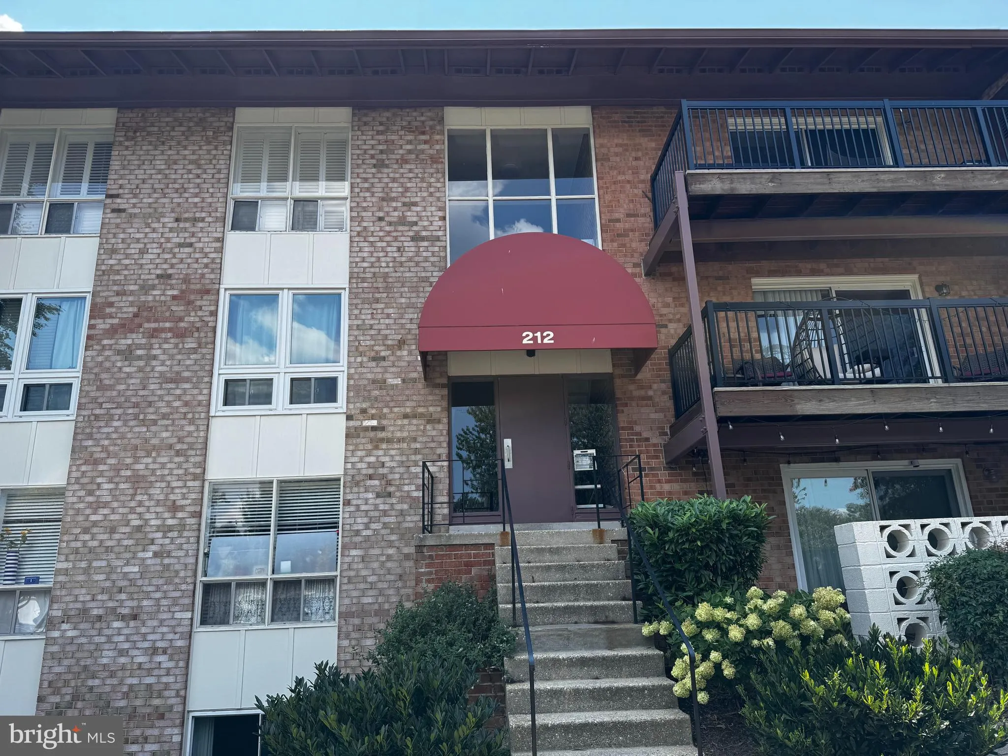 212 LOCUST STREET, Vienna, VA 22180