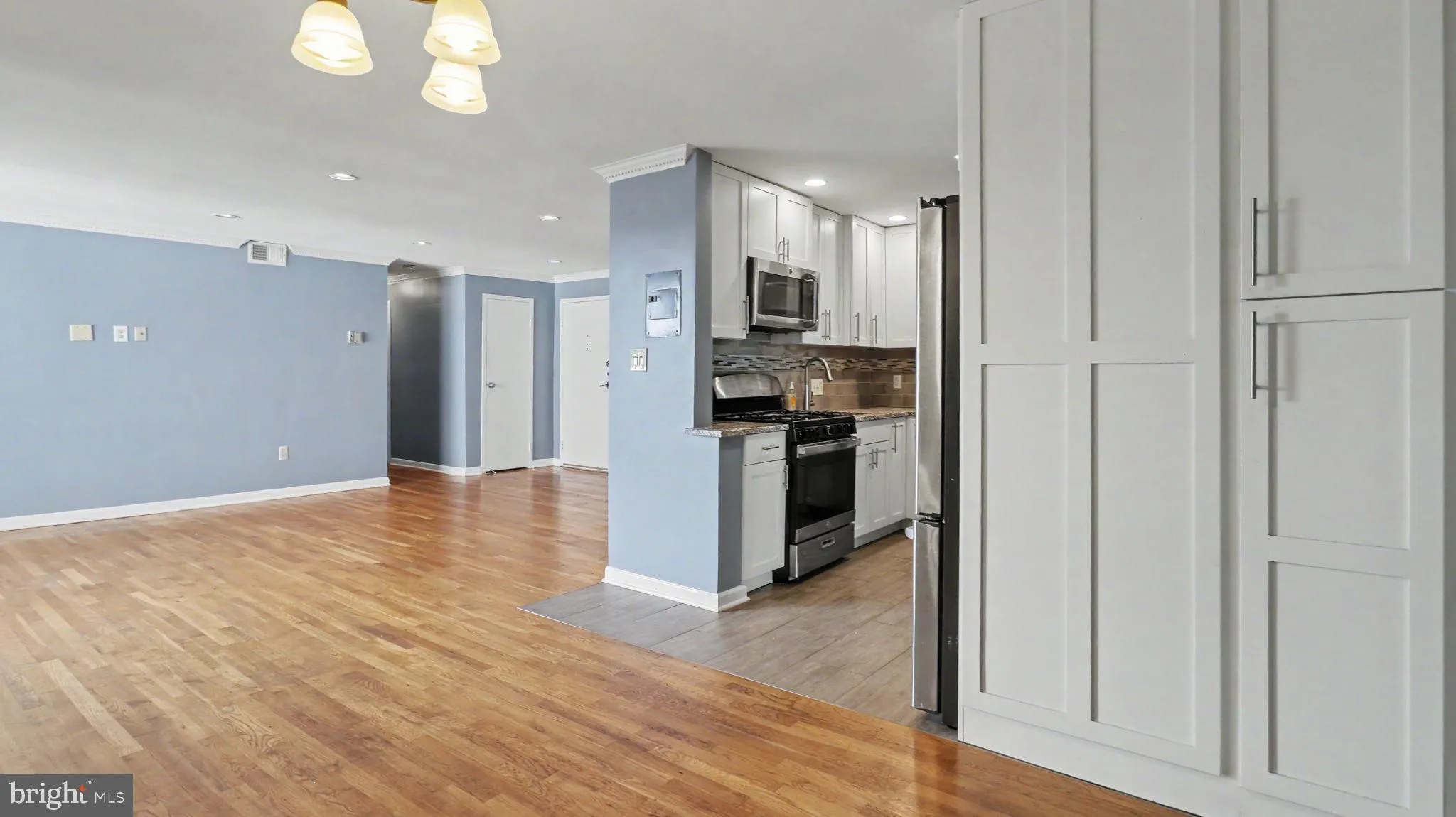 2016 ADAMS STREET, Arlington, VA 22201