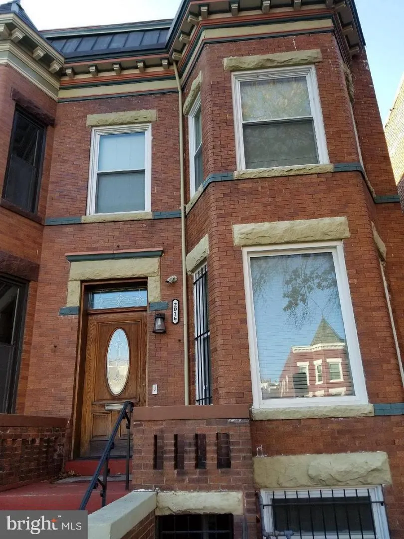 2016 NORTH CAPITOL STREET, Washington, DC 20002