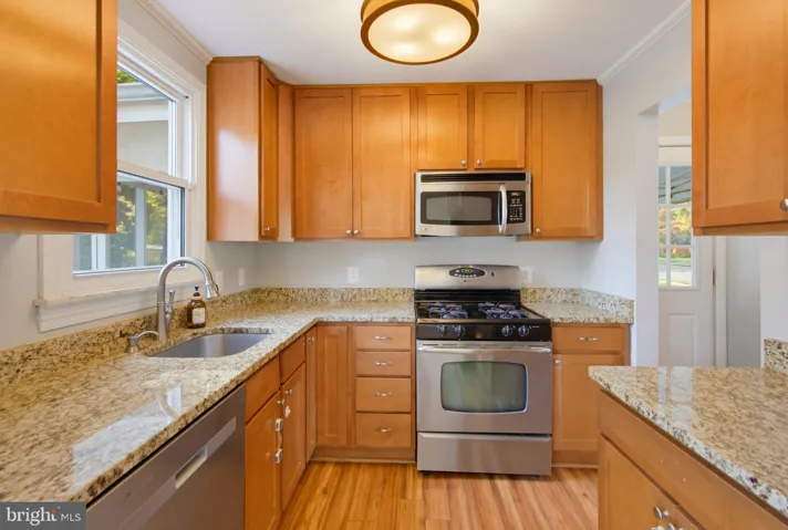 4021 Maple St, Fairfax, Virginia 22030