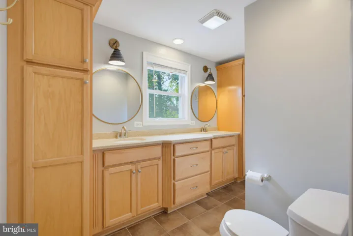 4021 Maple St, Fairfax, Virginia 22030