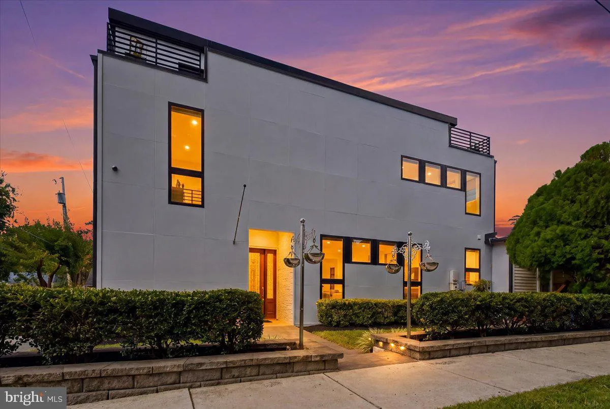 900 20TH STREET, Arlington, VA 22202