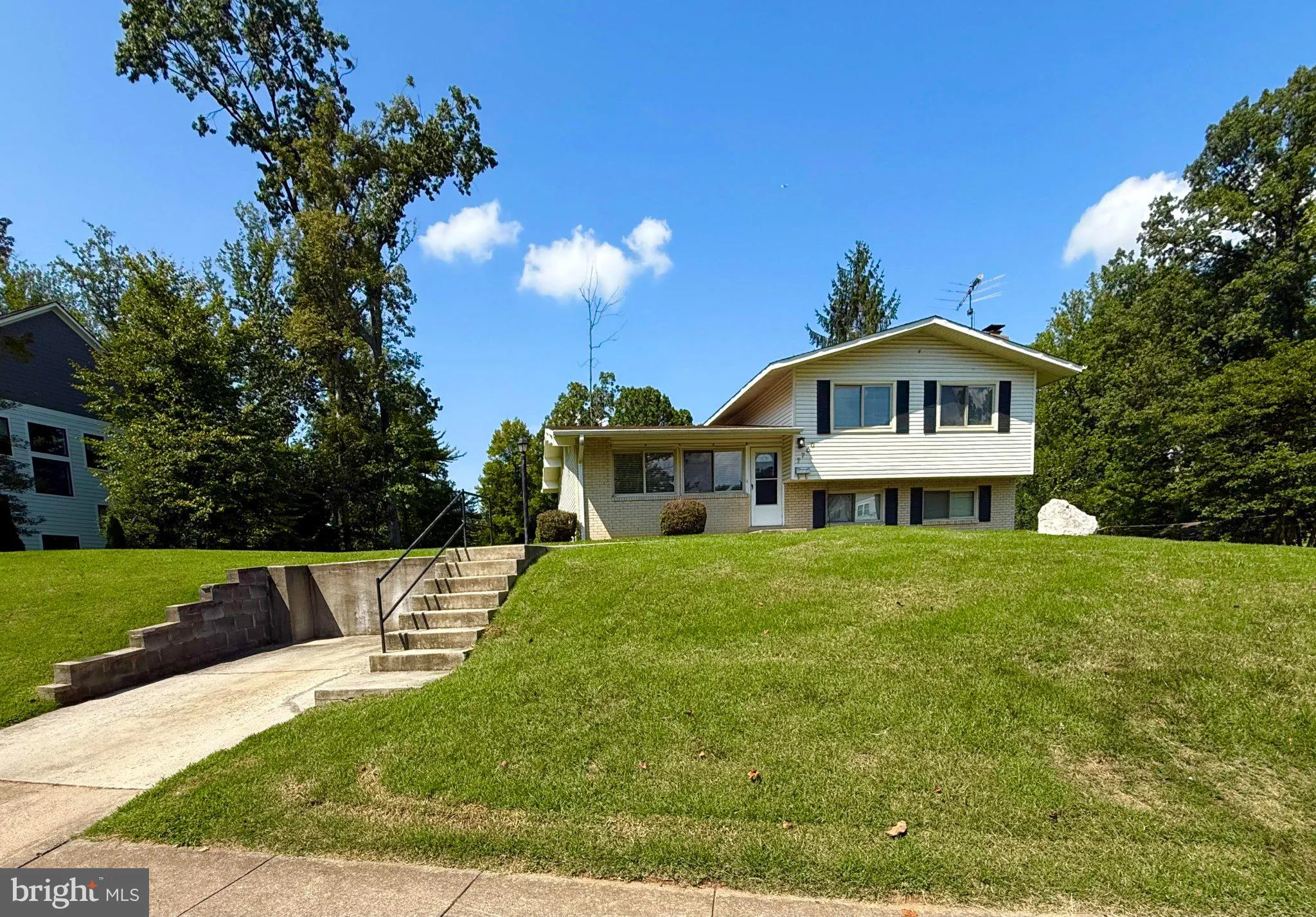 7700 GLENISTER DRIVE, Springfield, VA 22152