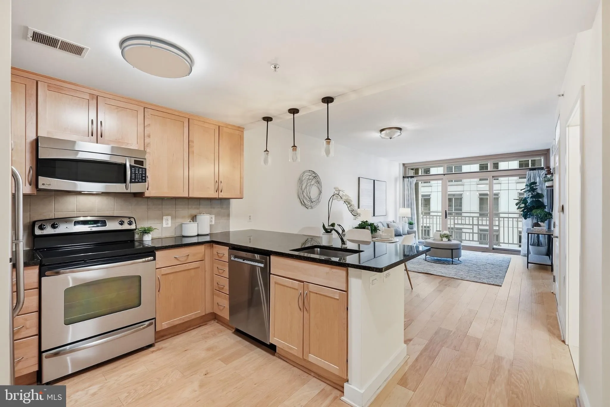 888 QUINCY STREET, Arlington, VA 22203