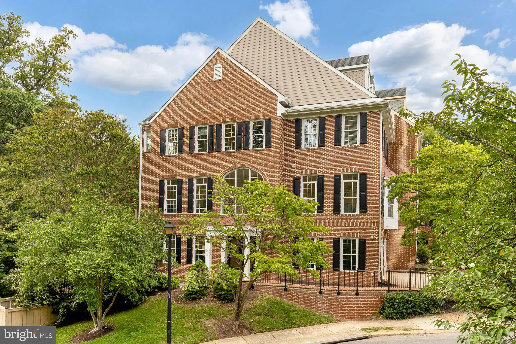 2116 21ST ROAD, Arlington, VA 22201