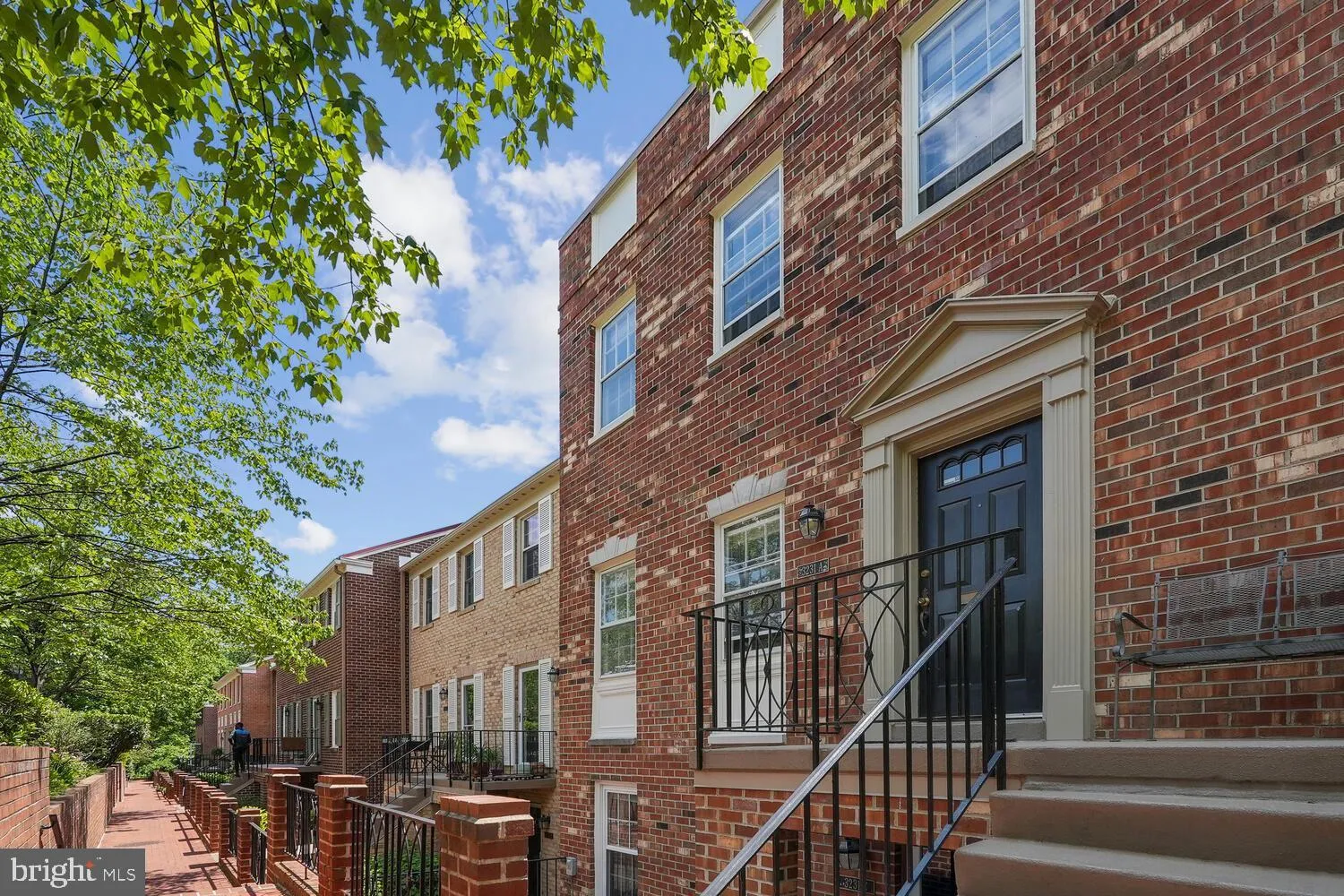 3231 SUTTON PLACE, Washington, DC 20016