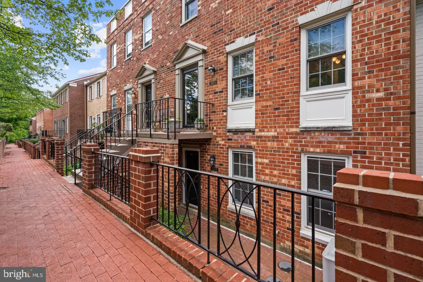 3231 SUTTON PLACE, Washington, DC 20016